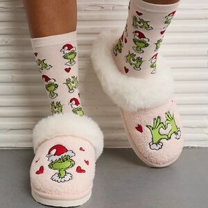 American Eagle Outfitters Pink and White Slippers